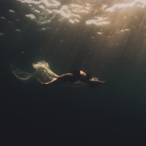 femme-enceinte-underwater-shooting-sea-mer-carre-1