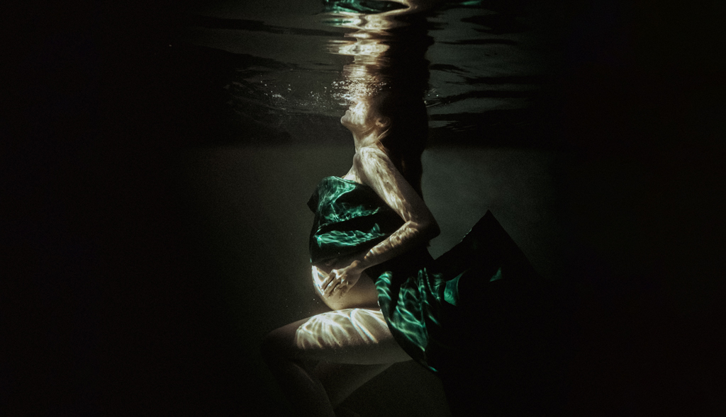Une séance de grossesse underwater avec La mode aixoise