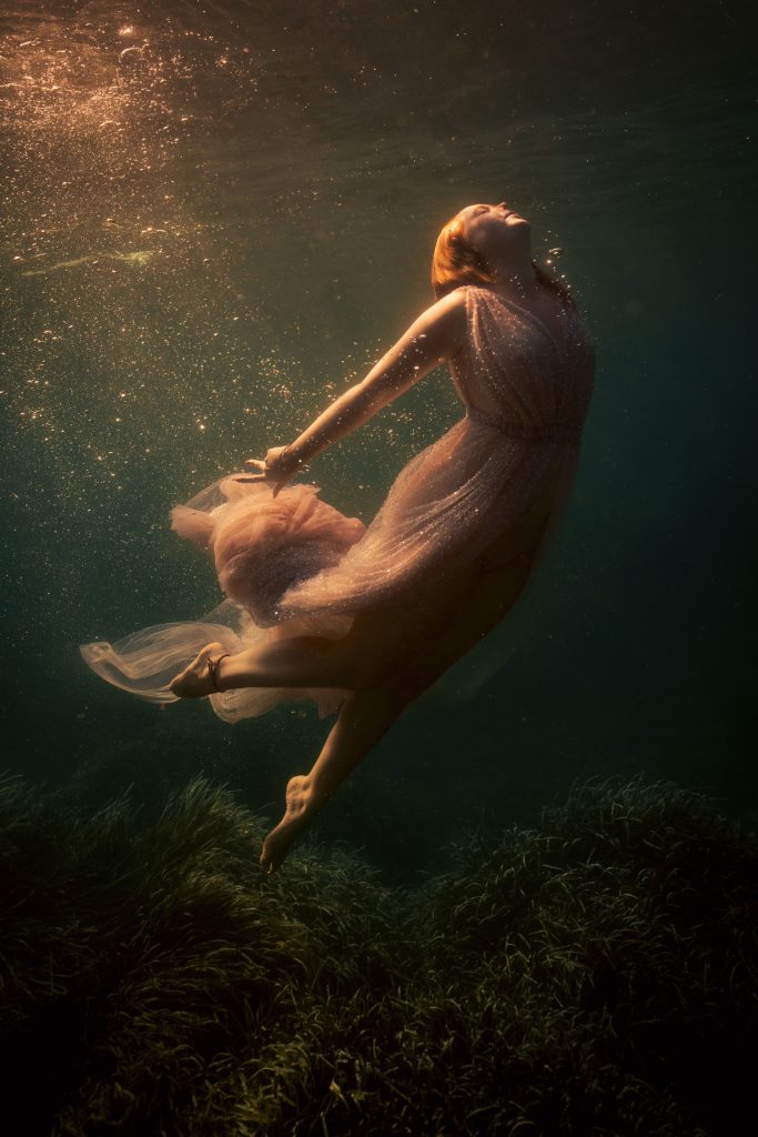 Avis client après une séance photo aquatique en mer à Marseille avec une jeune femme