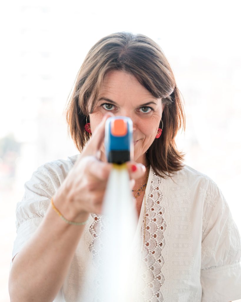 Témoignage client – portrait professionnel d’Isabelle Evrard-Amabile, architecte d’intérieur, réalisé par une photographe entreprise à Marseille