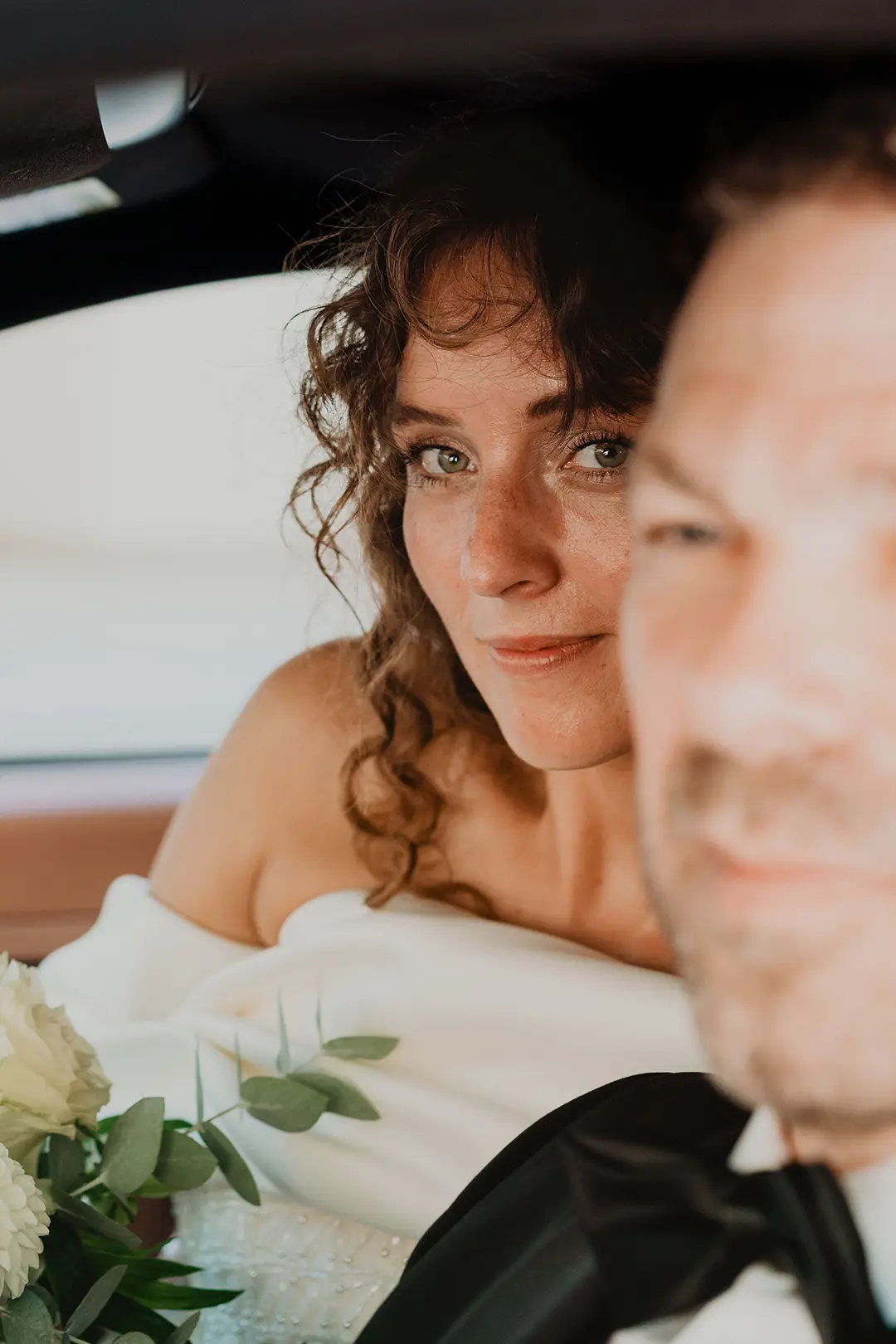 Portrait chic des mariés à La Ciotat — mariage intimiste