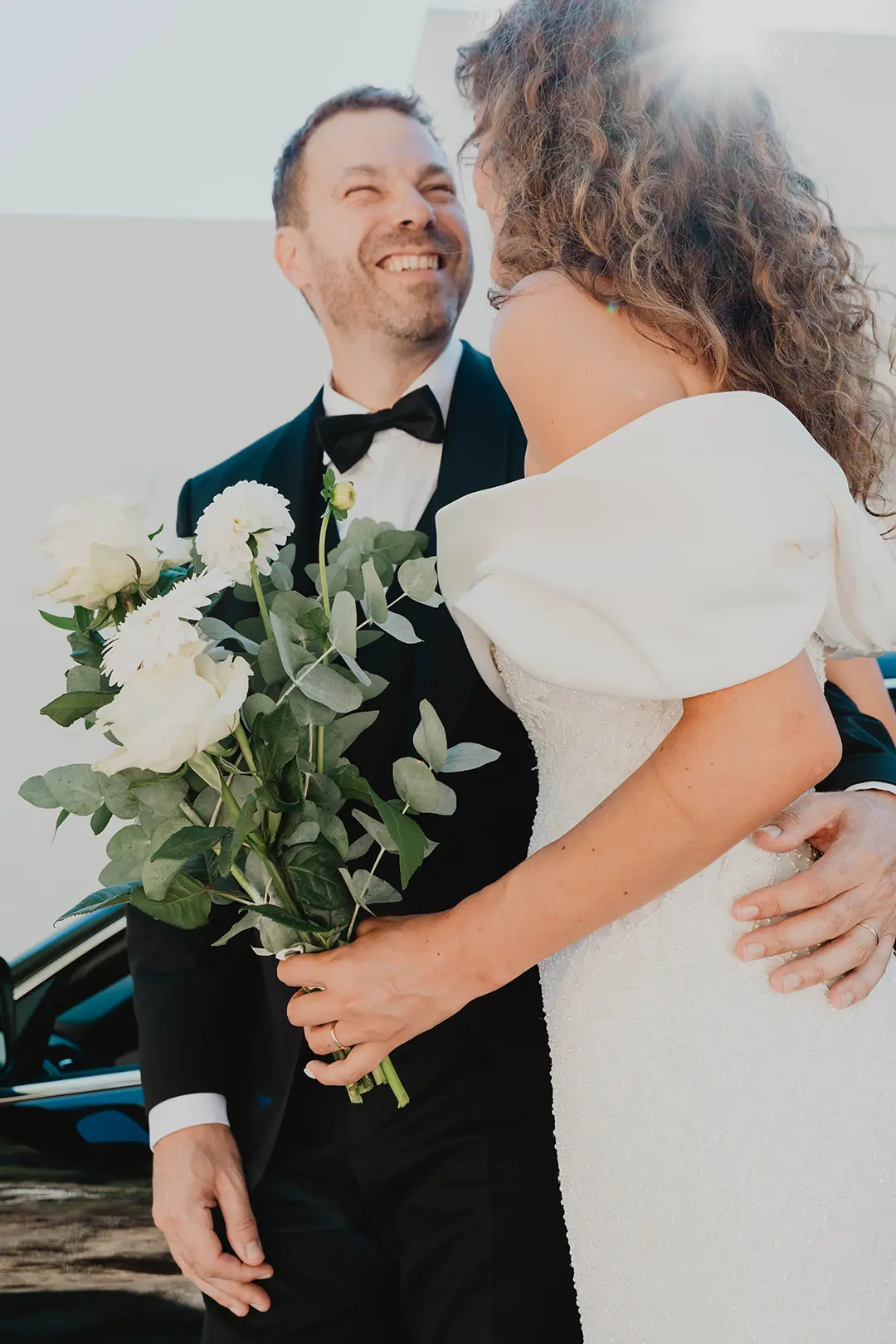 Photo de couple élégante esprit magazine — mariage intimiste à La Ciotat