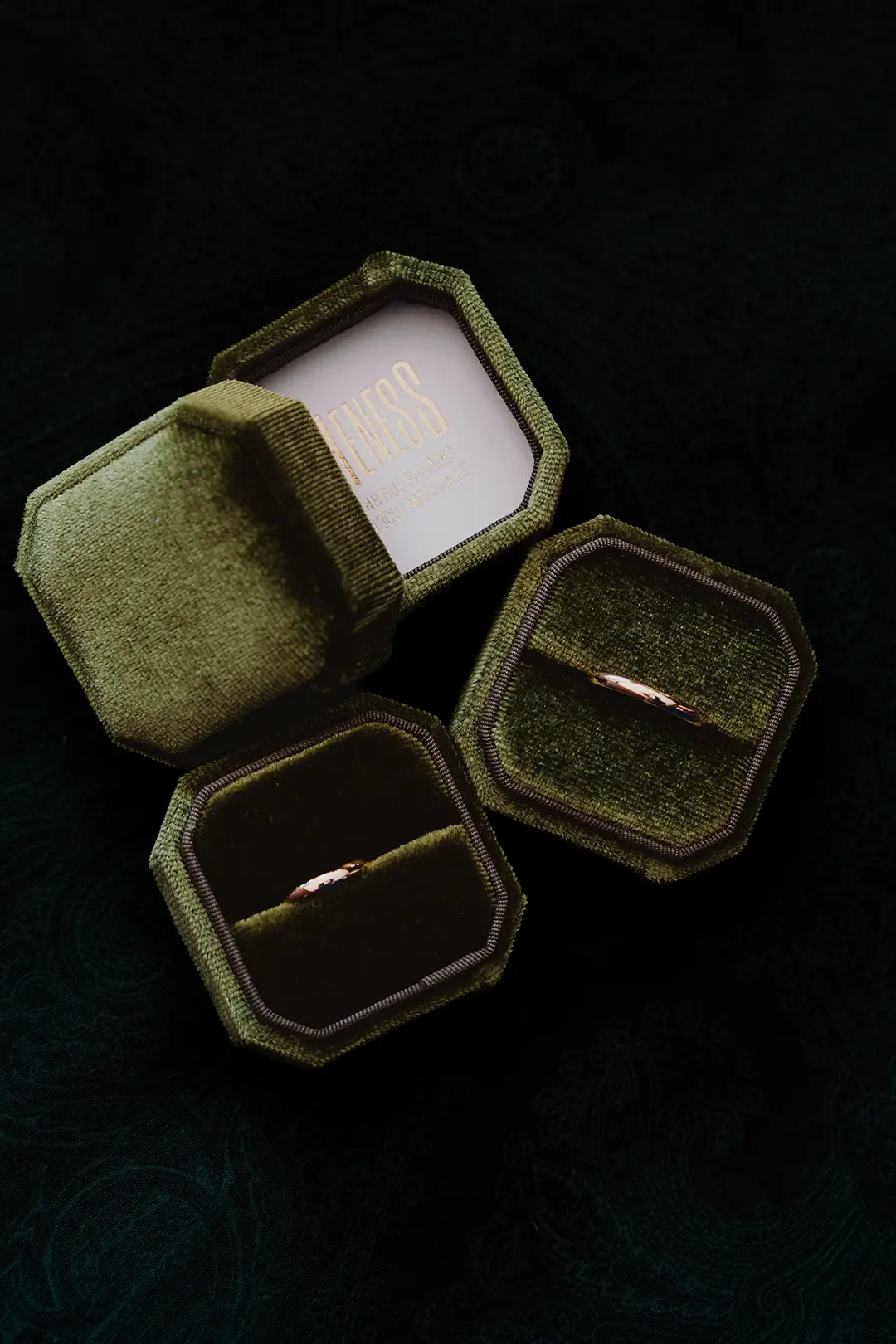 Accessoires des préparatifs pour un mariage intimiste à La Ciotat