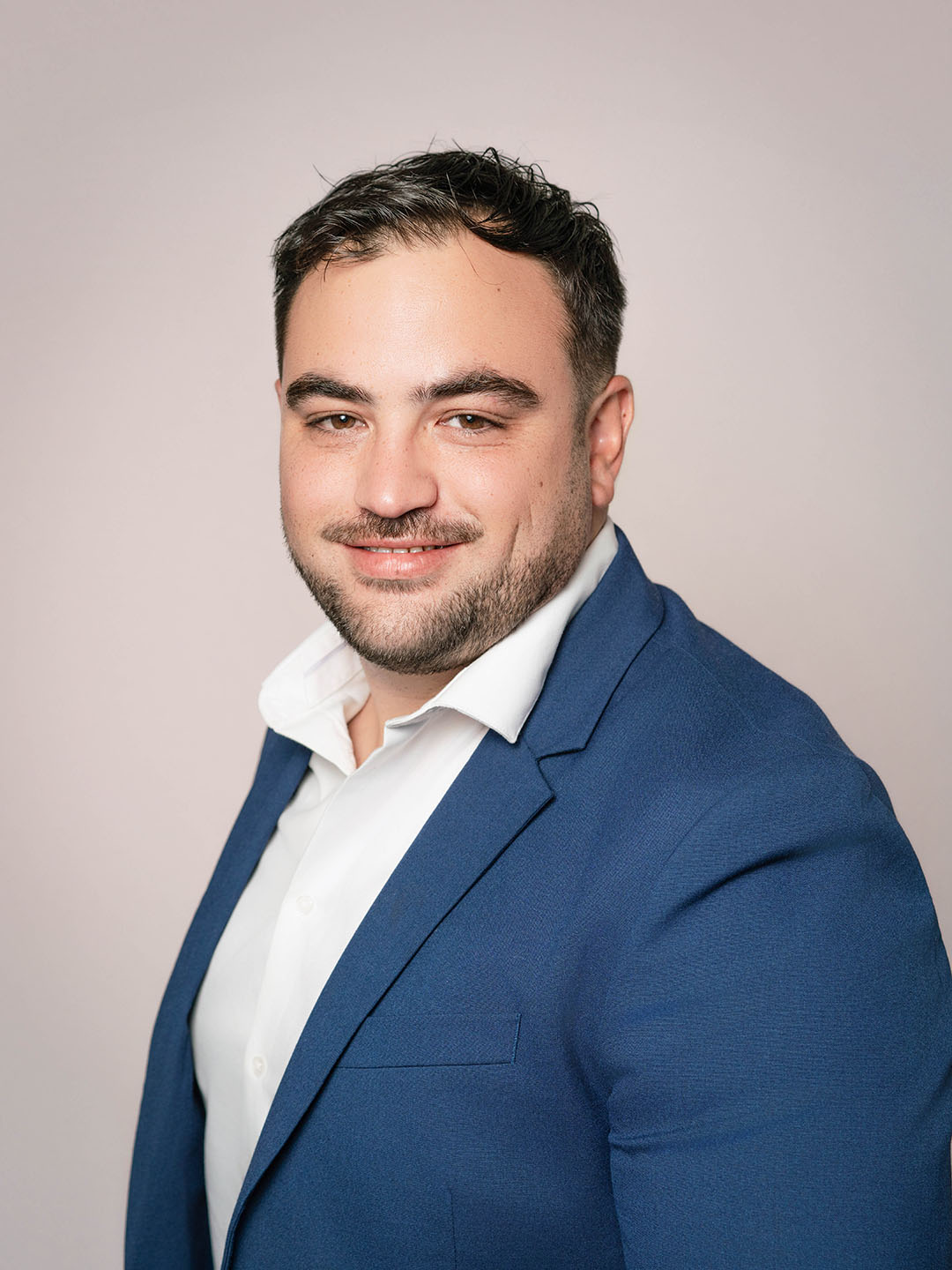 Portrait corporate en entreprise d’un collaborateur (Polyexpert)