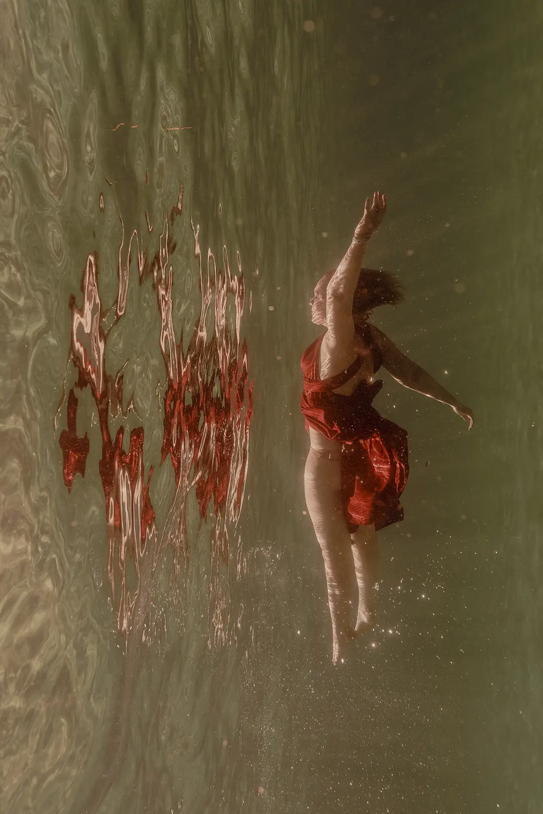 Expérience de séance photo underwater en mer à Giens, portrait de femme