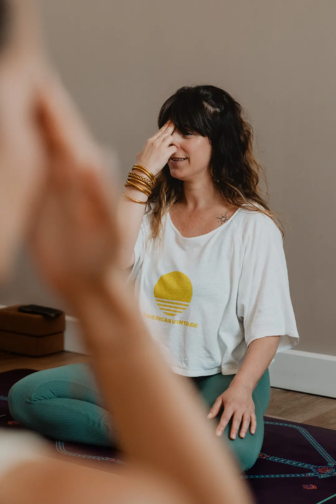 Contenu visuel créé lors d’un shooting photo vidéo en studio yoga