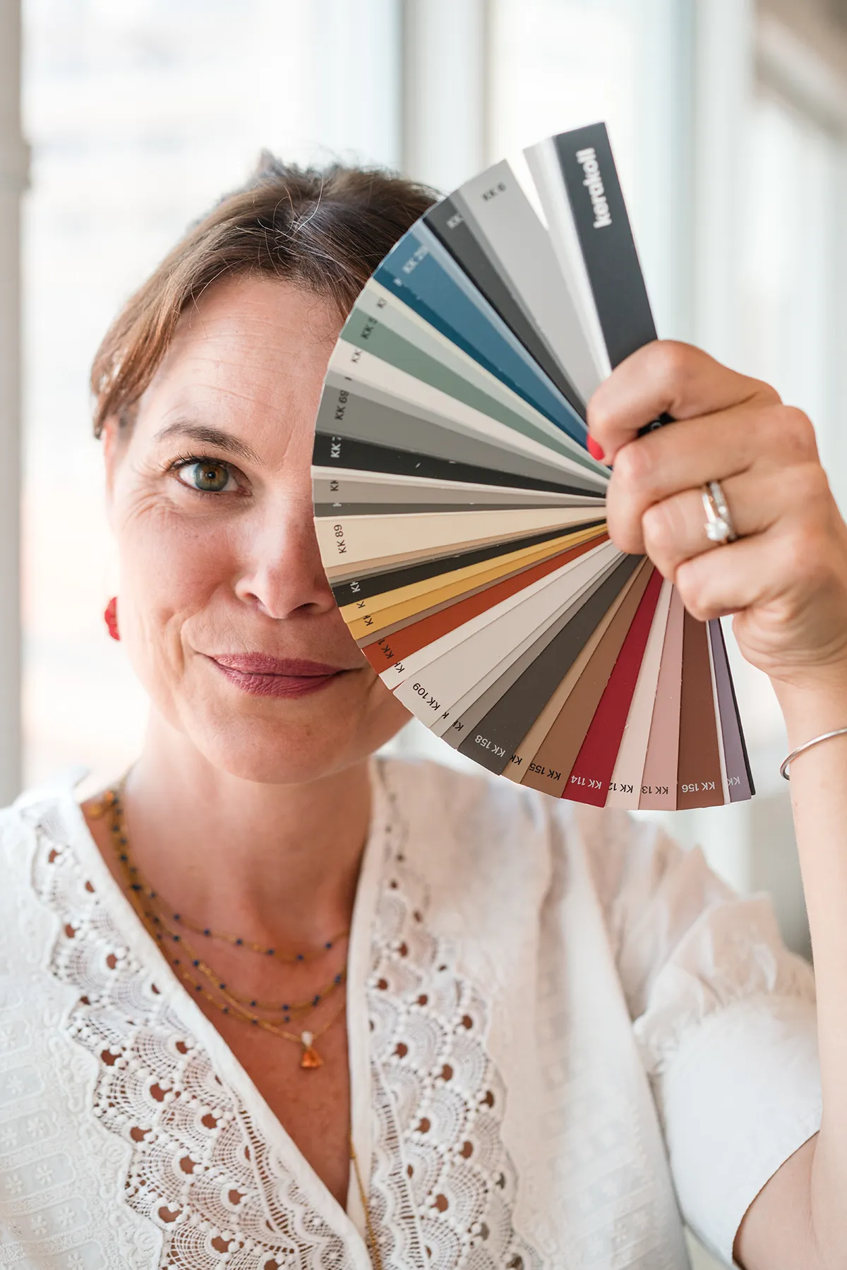 Photo corporate d'une architecte d'intérieur pour son profil LinkedIn et site web.