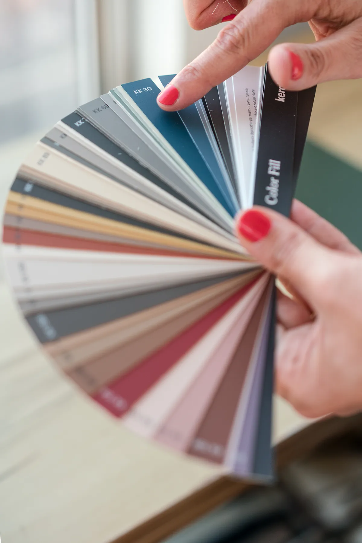 Séance photo professionnelle réalisée dans un coworking du Vieux-Port à Marseille.